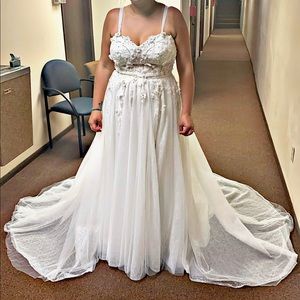 GORGEOUS wedding dress 😍